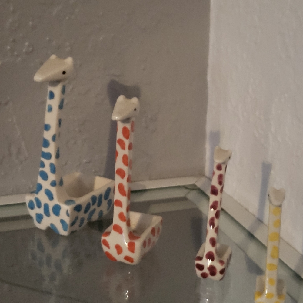Set of four ceramic measurespoons.